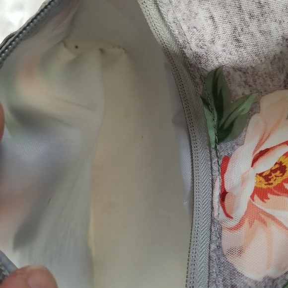 VOORAY FLORAL BACKPACK IN GREY & PINK - Picture 4 of 7